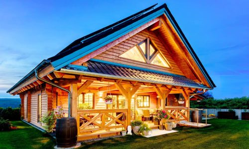 LeonWood-Blockhaus_Elch_2403R_13_Sommerabend_auf_Terrasse_RGB