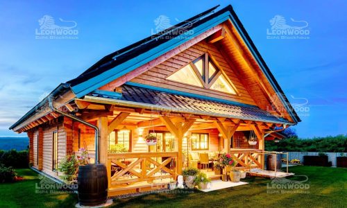 LeonWood-Blockhaus_Elch_2403R_13_Sommerabend_auf_Terrasse_RGB