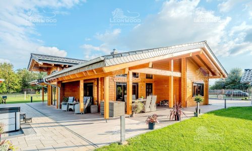 LeonWood-Blockhaus_Montfort_2510_02_Doppelterrasse_RGB