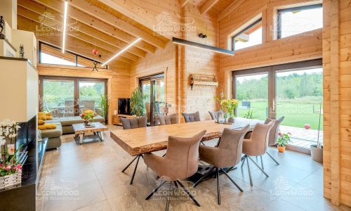 LeonWood-Blockhaus_Montfort_2510_06_viel_Luft_und_Licht_RGB