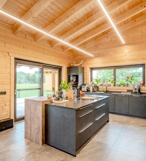 LeonWood-Blockhaus_Montfort_2510_09_Blockhaus-Kueche_RGB