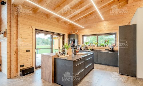 LeonWood-Blockhaus_Montfort_2510_09_Blockhaus-Kueche_RGB