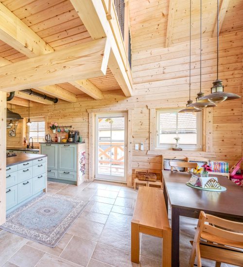 LeonWood-Blockhaus_Vienna_Woods_2309R_06_offenes_Wohnraumkonzept_RGB