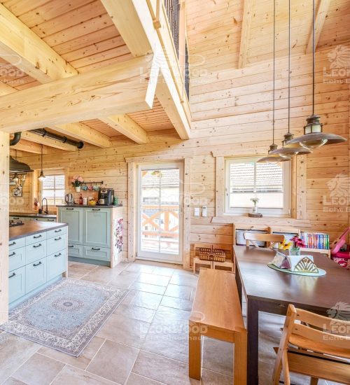 LeonWood-Blockhaus_Vienna_Woods_2309R_06_offenes_Wohnraumkonzept_RGB