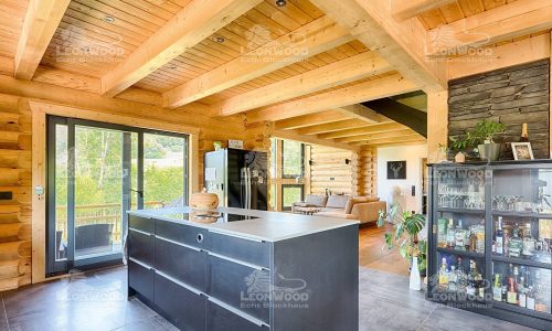LeonWood_Blockhaus_Kodiak-Country_1808P_06_moderne_geradlinige_Einrichtung_rgb
