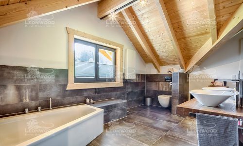 LeonWood_Blockhaus_Kodiak-Country_1808P_09_Badezimmer_rgb