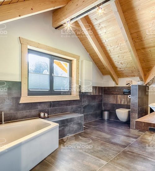 LeonWood_Blockhaus_Kodiak-Country_1808P_09_Badezimmer_rgb