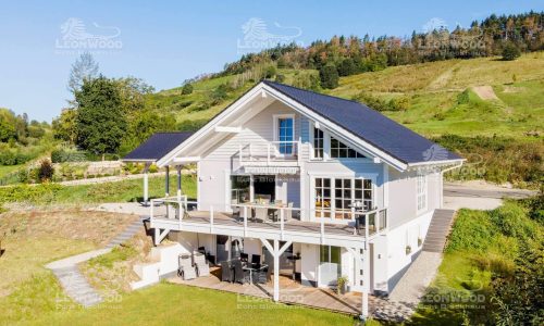 LeonWood_Blockhaus_Vinoverde_I_2310B_04_exponiertes_Grundstueck_Hanglage_RGB