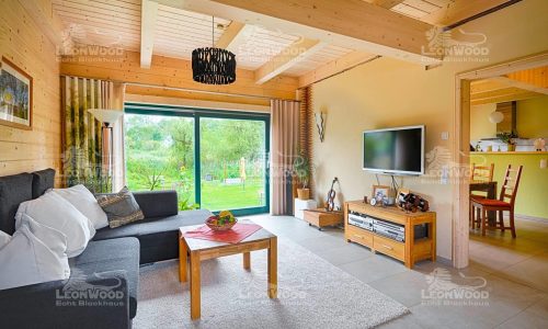 Leonwood_Blockhaus_Alpina-One_1713HH_07_Wohnzimmer_rgb