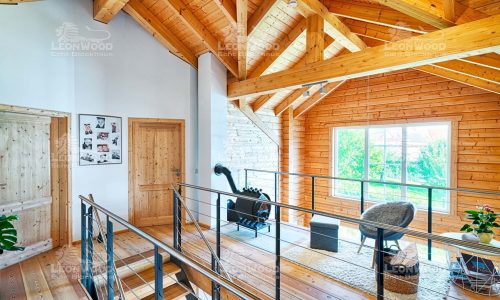 Leonwood_Blockhaus_Leonardo_2007W_06_Galerie_Ausblick_Ofen_rgb